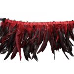 Accessoire d'Épaule 'Raven' en Plumes Artificielles Noires et Rouges