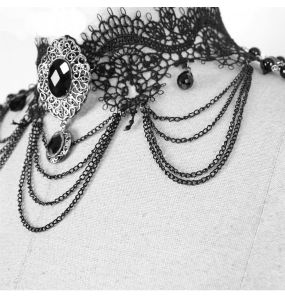 Boléro Gothique et Collier 'Elja' en Dentelle et à Plumes Noires