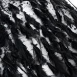 Cape Courte 'Helchen' en Plumes et Paillettes Noires